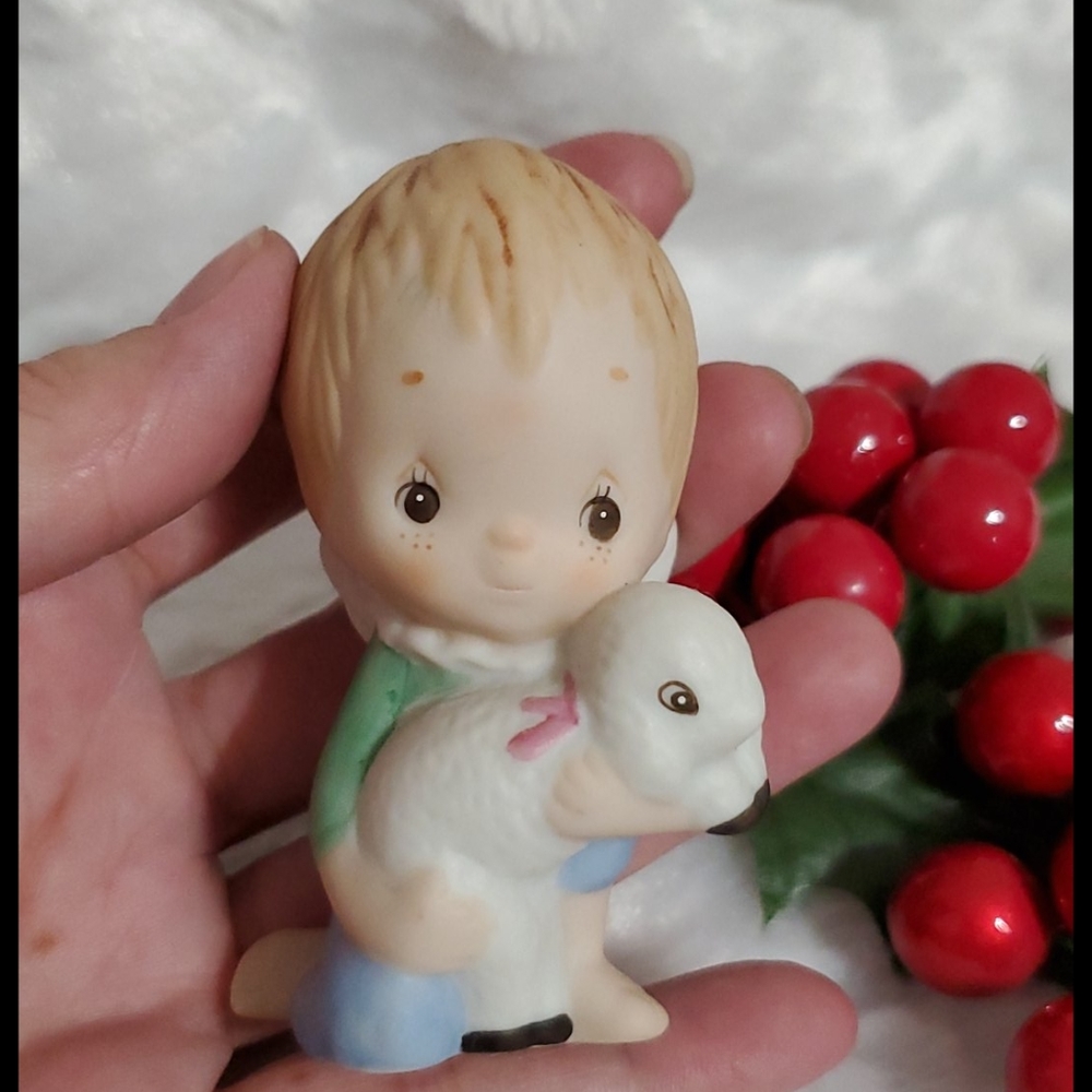 BETSEY CLARK HALLMARK Angel holding lamb figurine collectible dated 1985 HTF - Picture 2 of 6